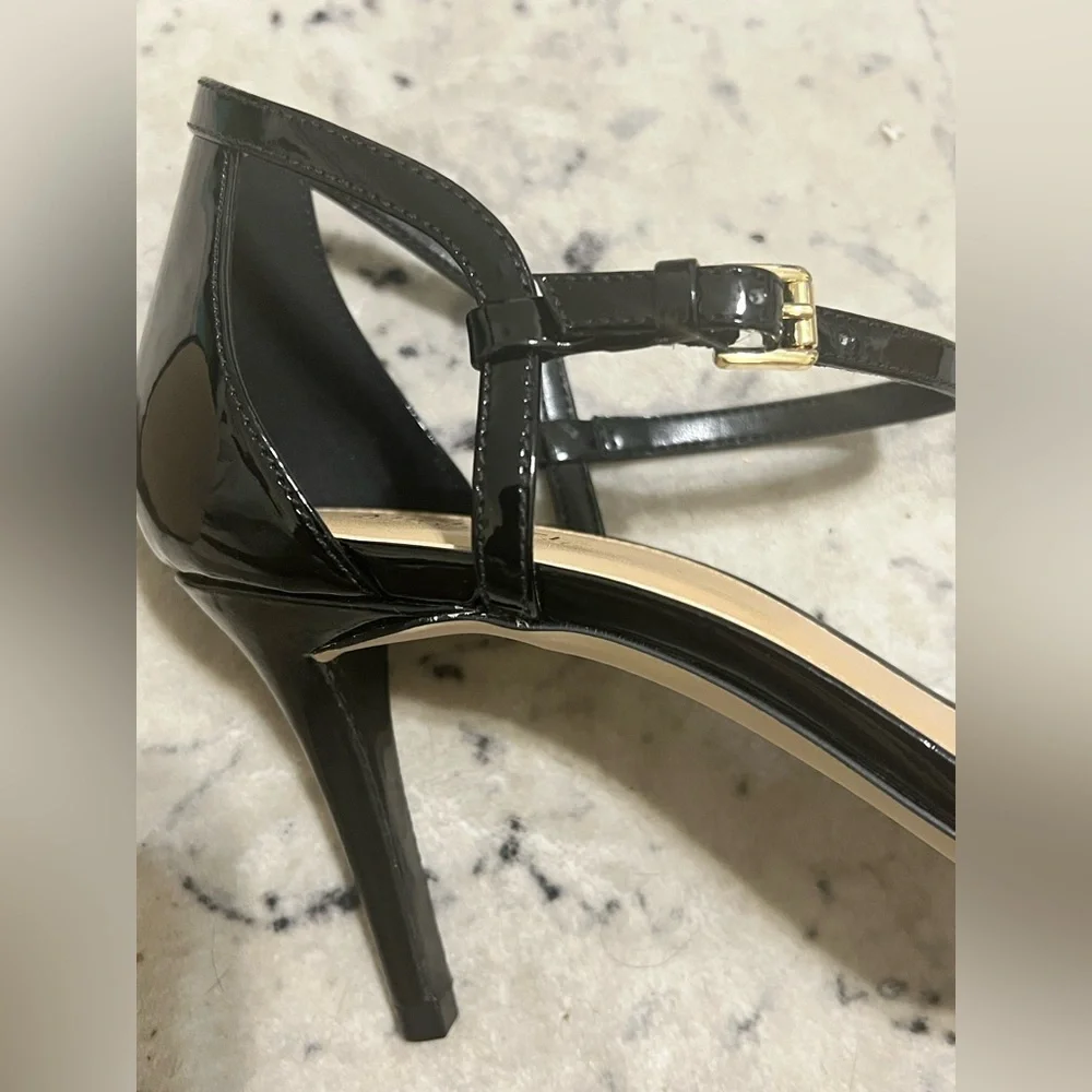 NEW women’s Michael Kors Simone Mid Sandals patent shiny leather- Black US 10M